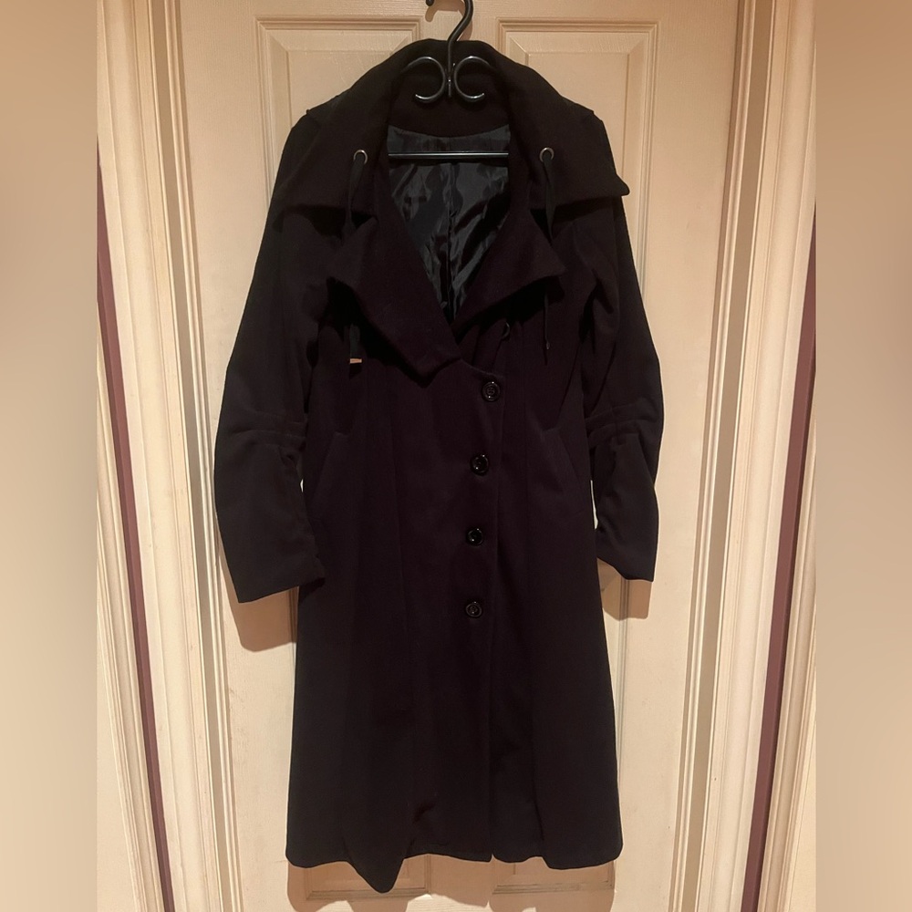Women’s Fall / Winter Coat with Hoodie Size Large